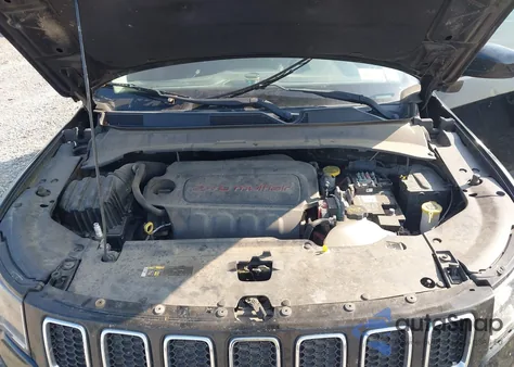 2017 Jeep Compass Latitude z USA, uszkodzony, nr VIN 3C4NJDBBXHT664832